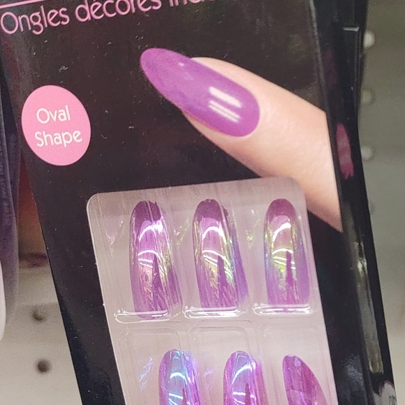 Faux nails - Picture 3 of 5